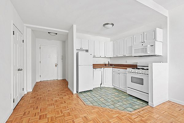 1st image of 129 Boerum Pl APT 4E