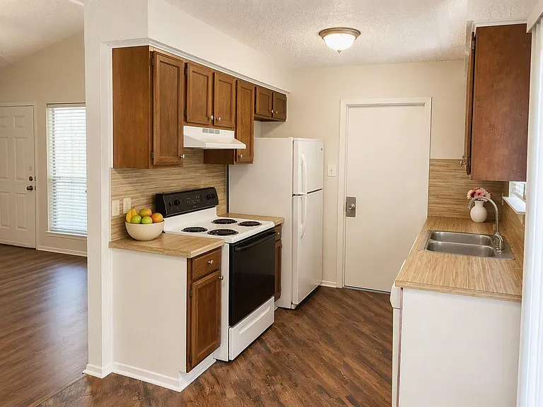 8806 Pineridge Dr #B — Photo 6