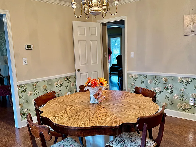 216 Leonard Cir — Photo 5