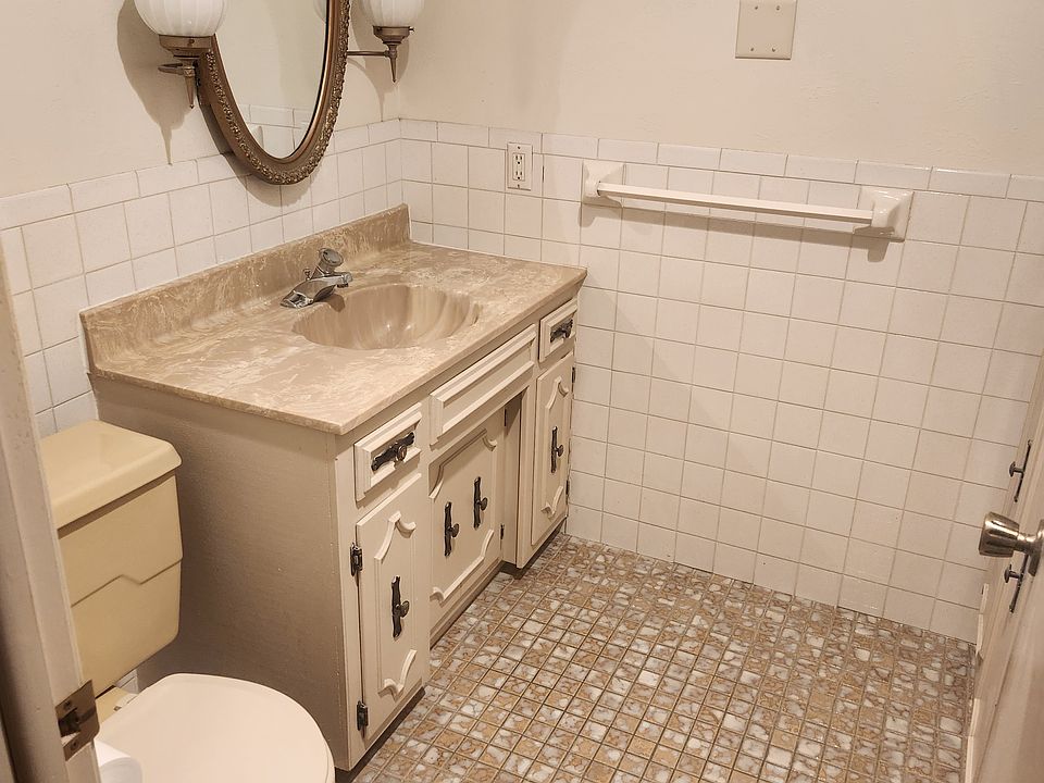 1st image of 985 N Broadway #86