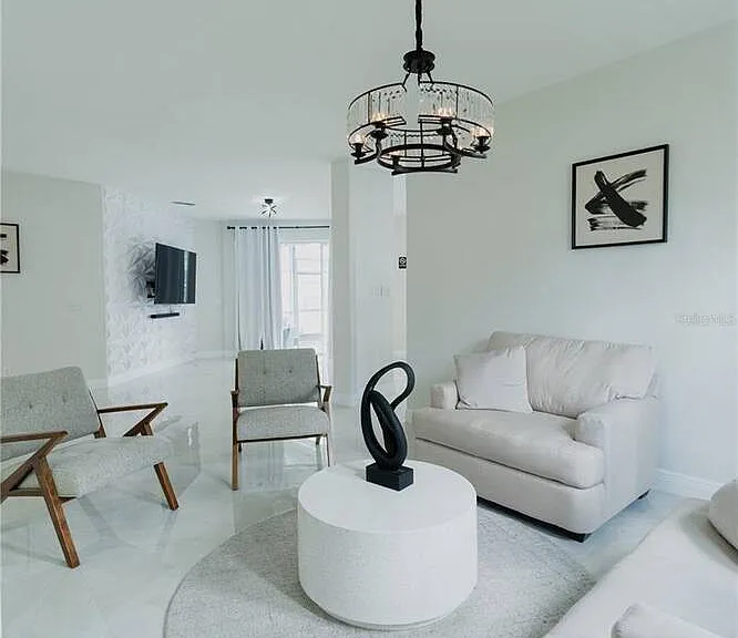 1014 Corvina Dr — Photo 2