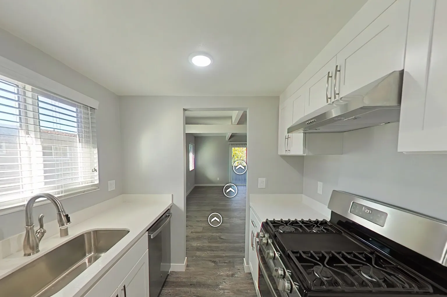 2 bed, 956 sqft, $4,395 — Photo 1