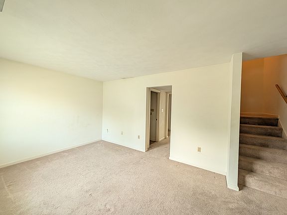 3rd image of 105 Ridge Ave