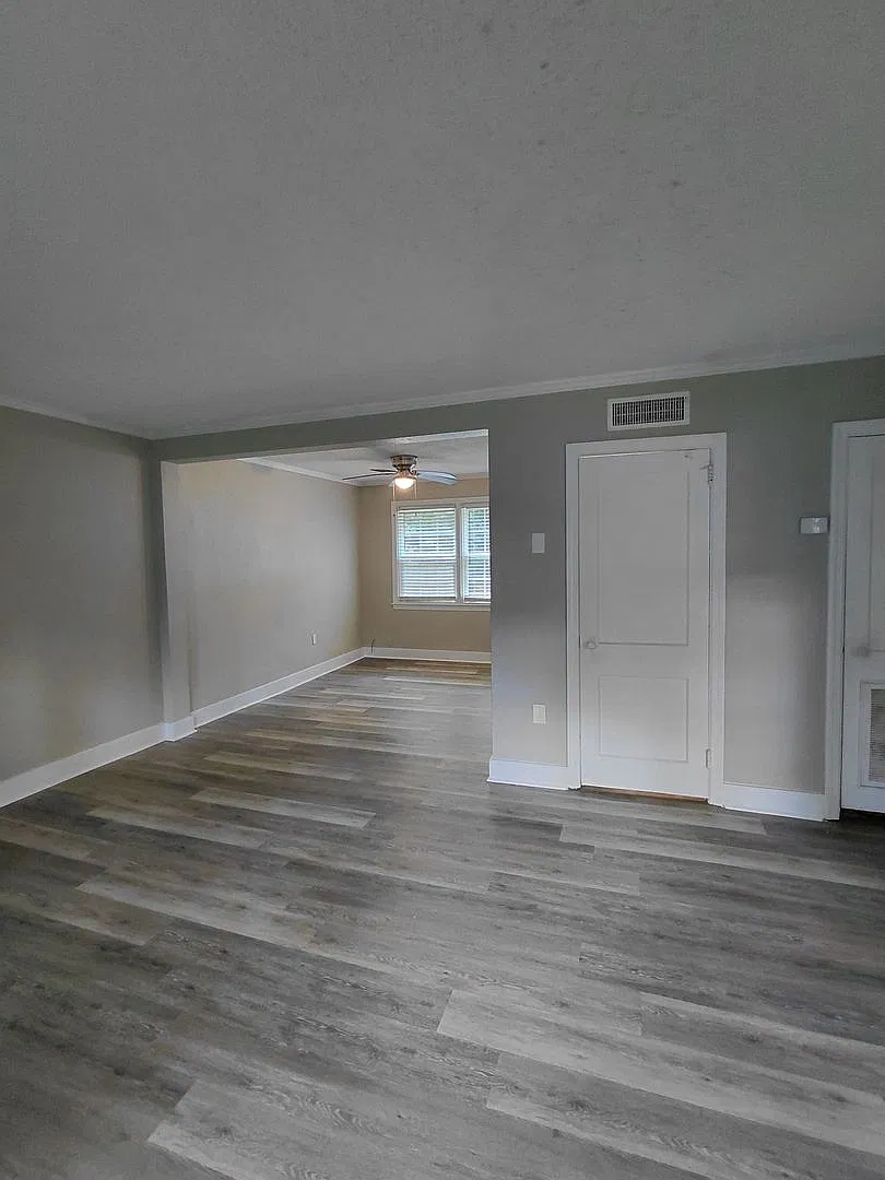 Historic Brookwood Apartments — Photo 2