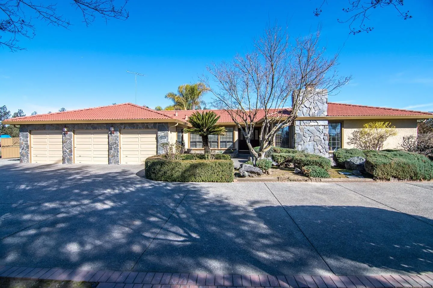 15080 Llagas Ave photo 1