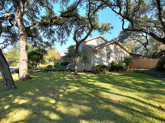 4th image of 10707 Plumewood Dr