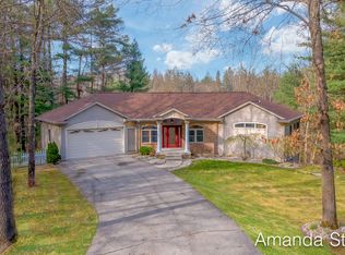 5119 Streamside Ct NE, Rockford, MI 49341