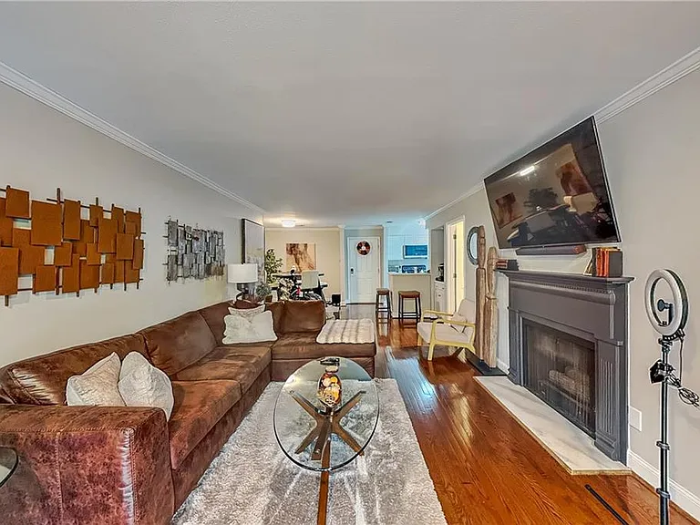 3104 Pine Heights Dr NE — Photo 1