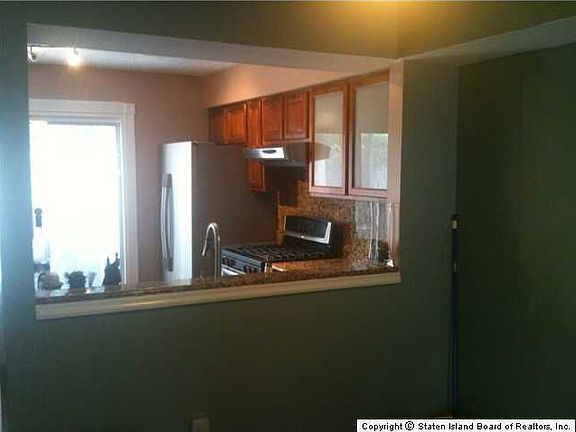 2nd image of 250 Bruckner Ave