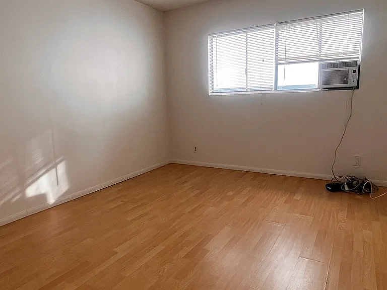 3562 Mentone Ave — Photo 16