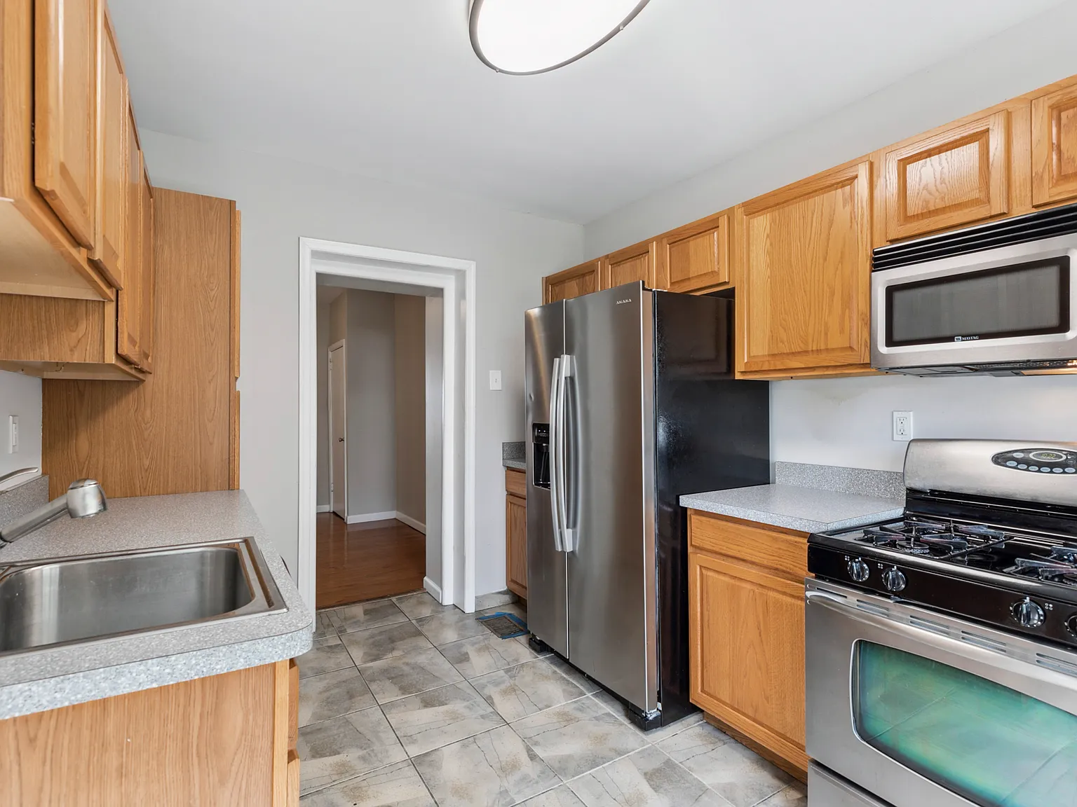 4 bed, 2.5 bath, 1530 sqft, $2,700 — Photo 2