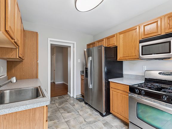 2nd image of 137 East St