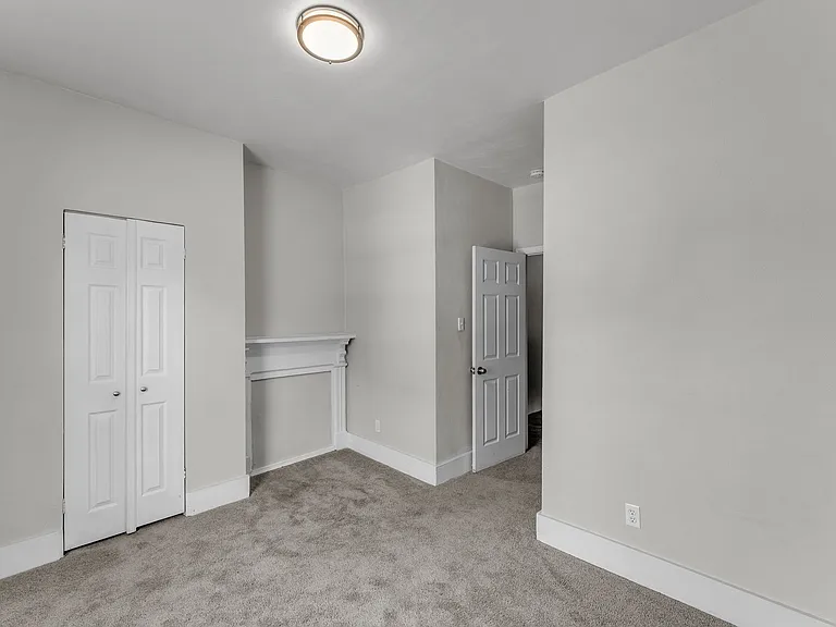 1359 W 40th St — Photo 28