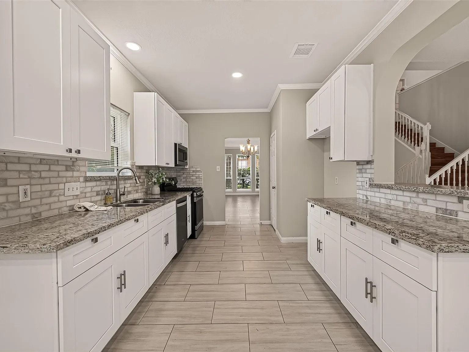 4 bed, 2.5 bath, 2874 sqft, $2,875 — Photo 3