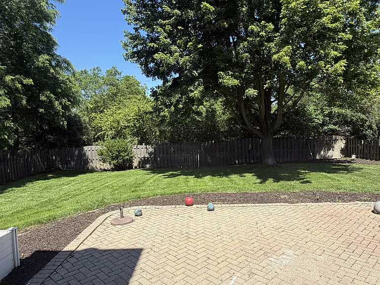 575 Capital Ln — Photo 30