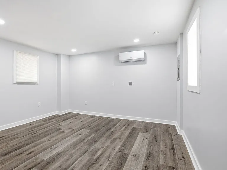 2336 Clifton Ave — Photo 17