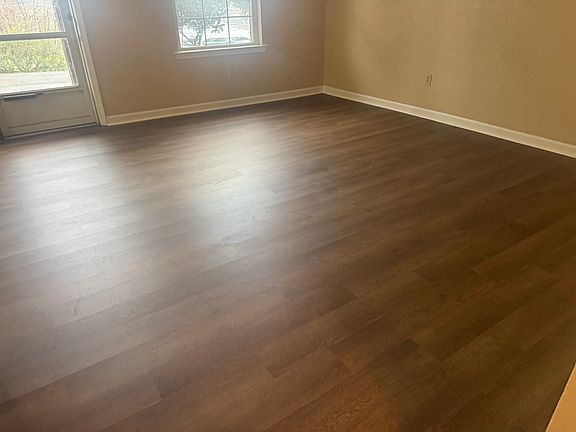 4th image of 813 Roanoke Blvd #805