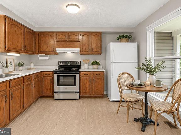3rd image of 8035 Watermill Ct