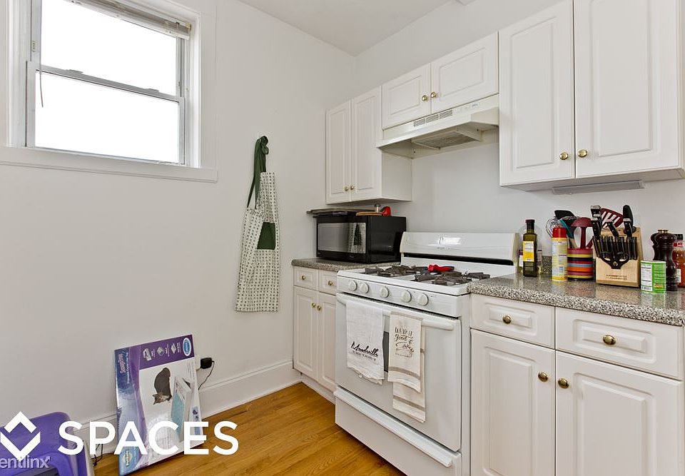 1st image of 1436 W Belle Plaine Ave #3