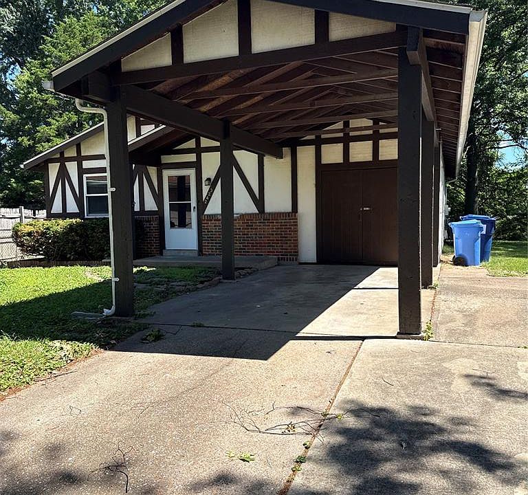 1st image of 2423 Soundview Ct