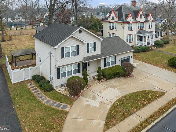 3rd image of 3220 Cove Rd