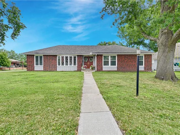 9601 Hadley Dr, Overland Park, KS 66212