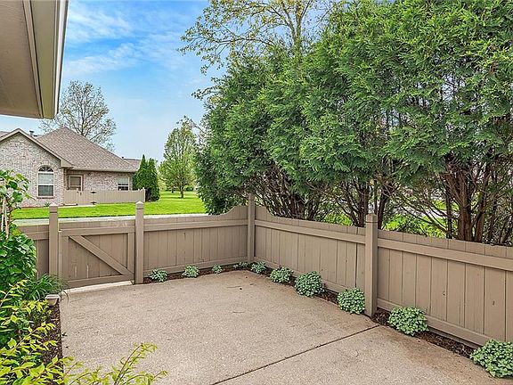4th image of 7549 Briarstone Dr