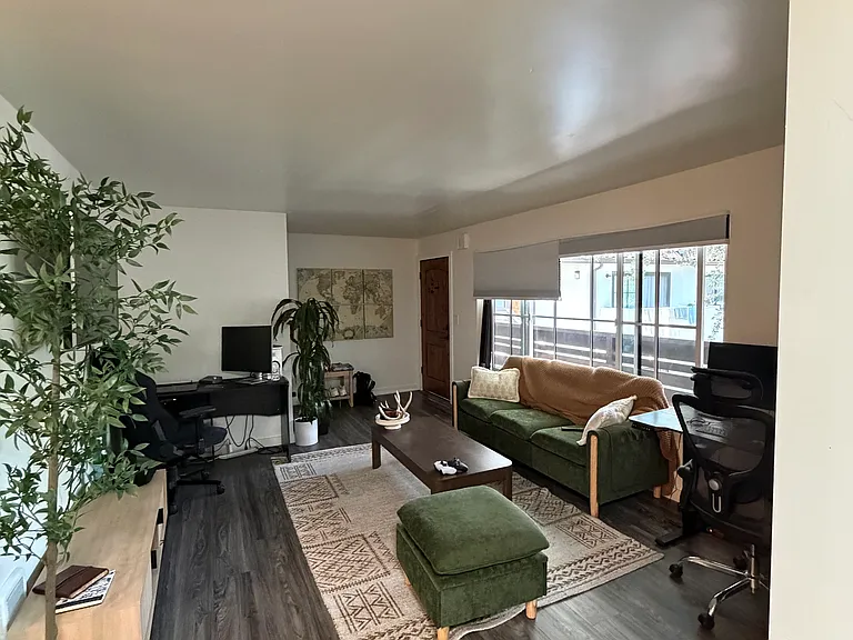 609 W Junipero St #9 — Photo 4