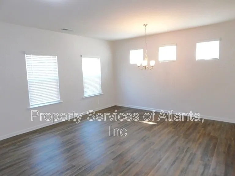 523 Ryan Ct — Photo 10