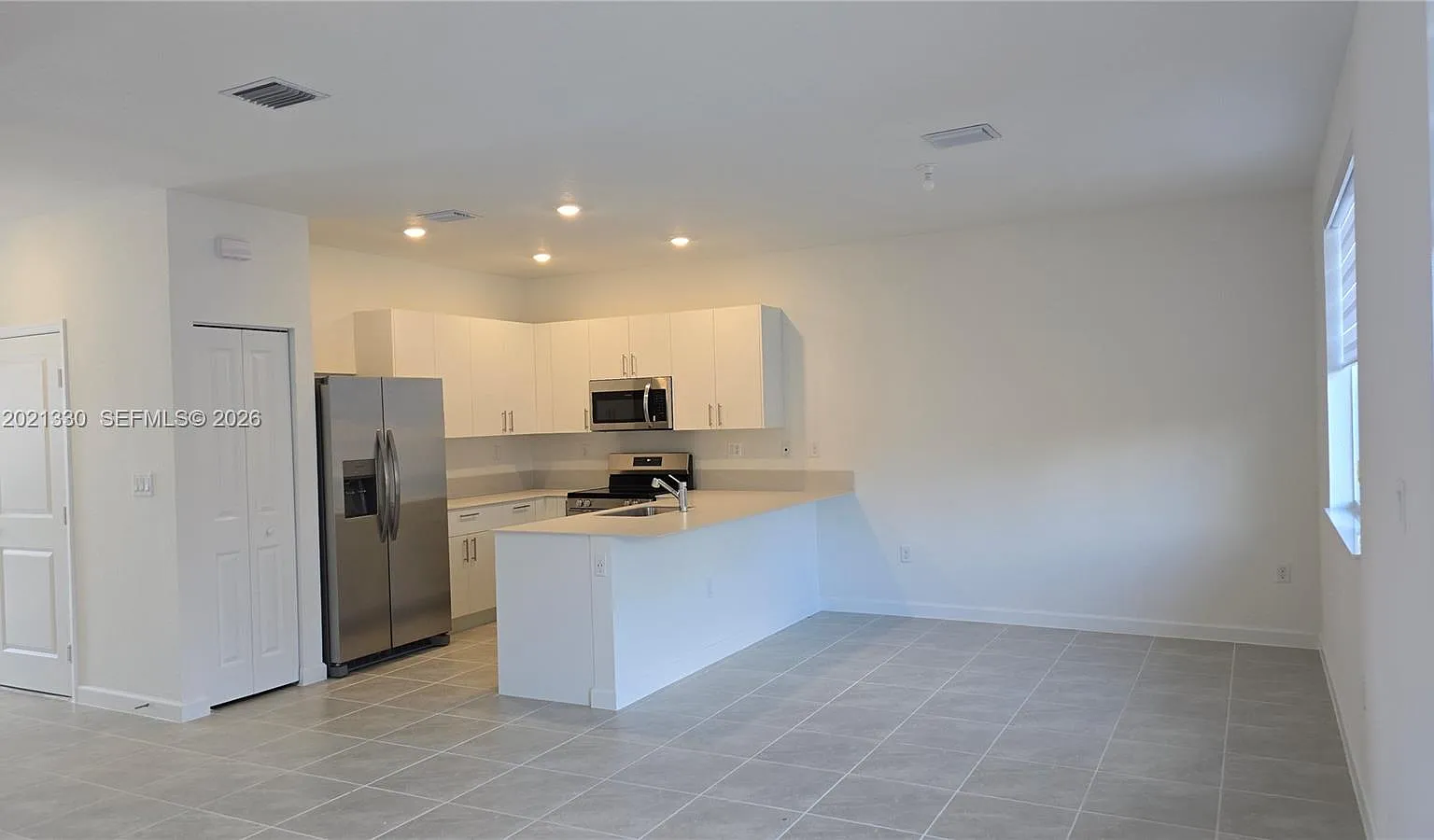 4 bed, 3.5 bath, 1742 sqft, $2,700 — Photo 3