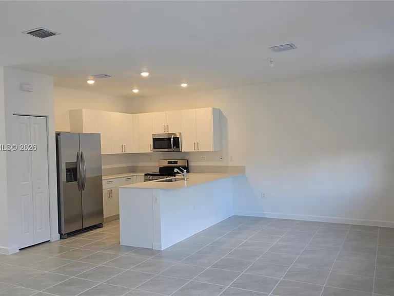 713 SE 13th Street Cir — Photo 3