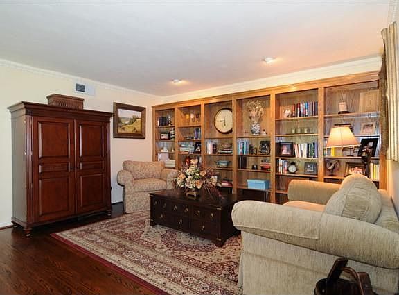 4th image of 5745 Brookstown Dr