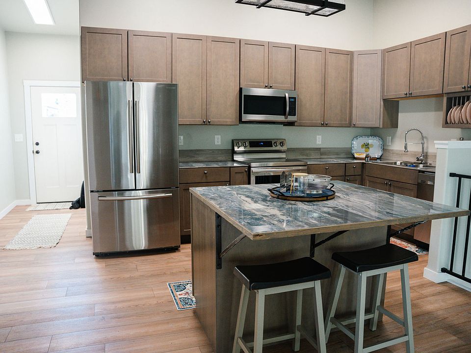 Fully furnished kitchen. All appliances included. Plates, cups, silverware, Tupperware, utensils, etc.