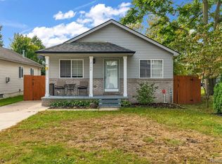 2106 Dawes Ave, Shelby Township, MI 48317