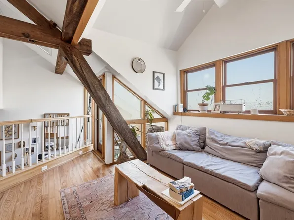 35 New South St APT 402, Northampton, MA 01060