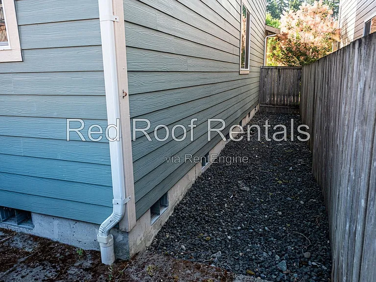 1441 Farina Loop SE — Photo 53