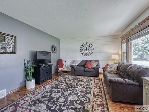 2nd image of 1583 Stanger Dr