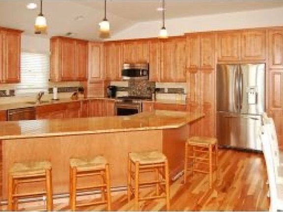 4th image of 3400 Long Beach Blvd #A