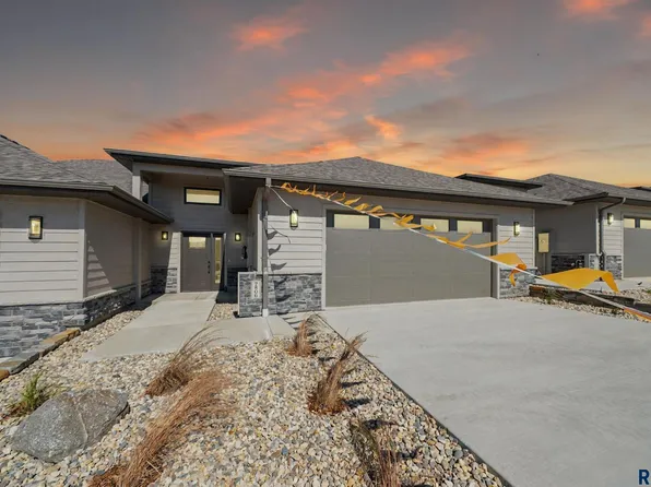 7806 E Bull Pine Trl, Sioux Falls, SD 57110