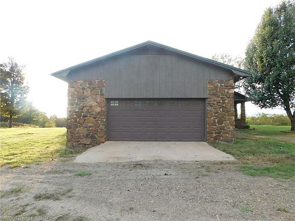 5th image of 3950 Terry Ln