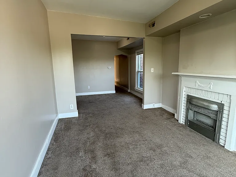 439 W Ferry St #6 — Photo 3