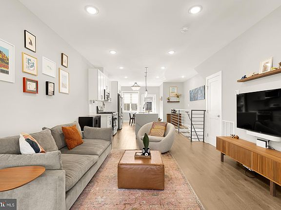 5th image of 1105 Queen St NE APT 1
