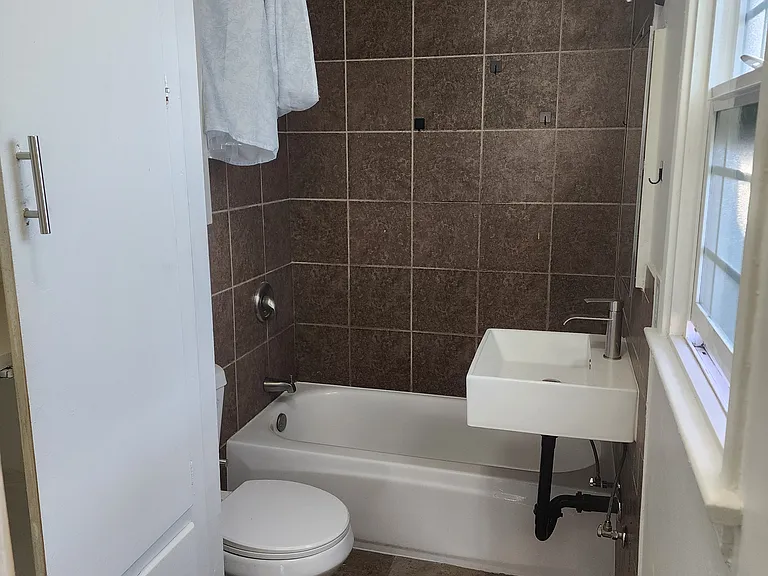 1315 W 102nd St #1317-1/2 — Photo 8