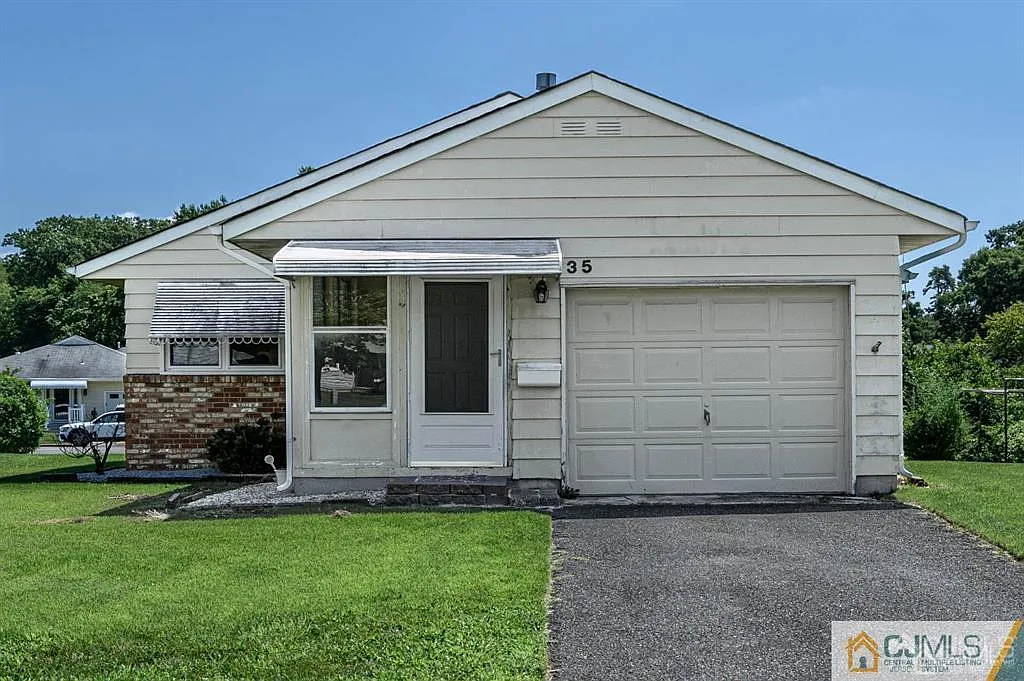 35 Coral Bell Holw photo 1