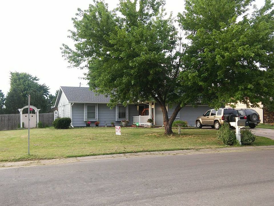 1st image of 800 E 4th Cir