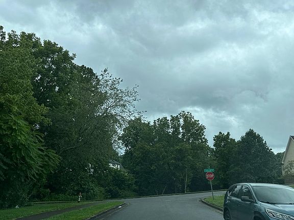 3rd image of 313 Post Oak Dr