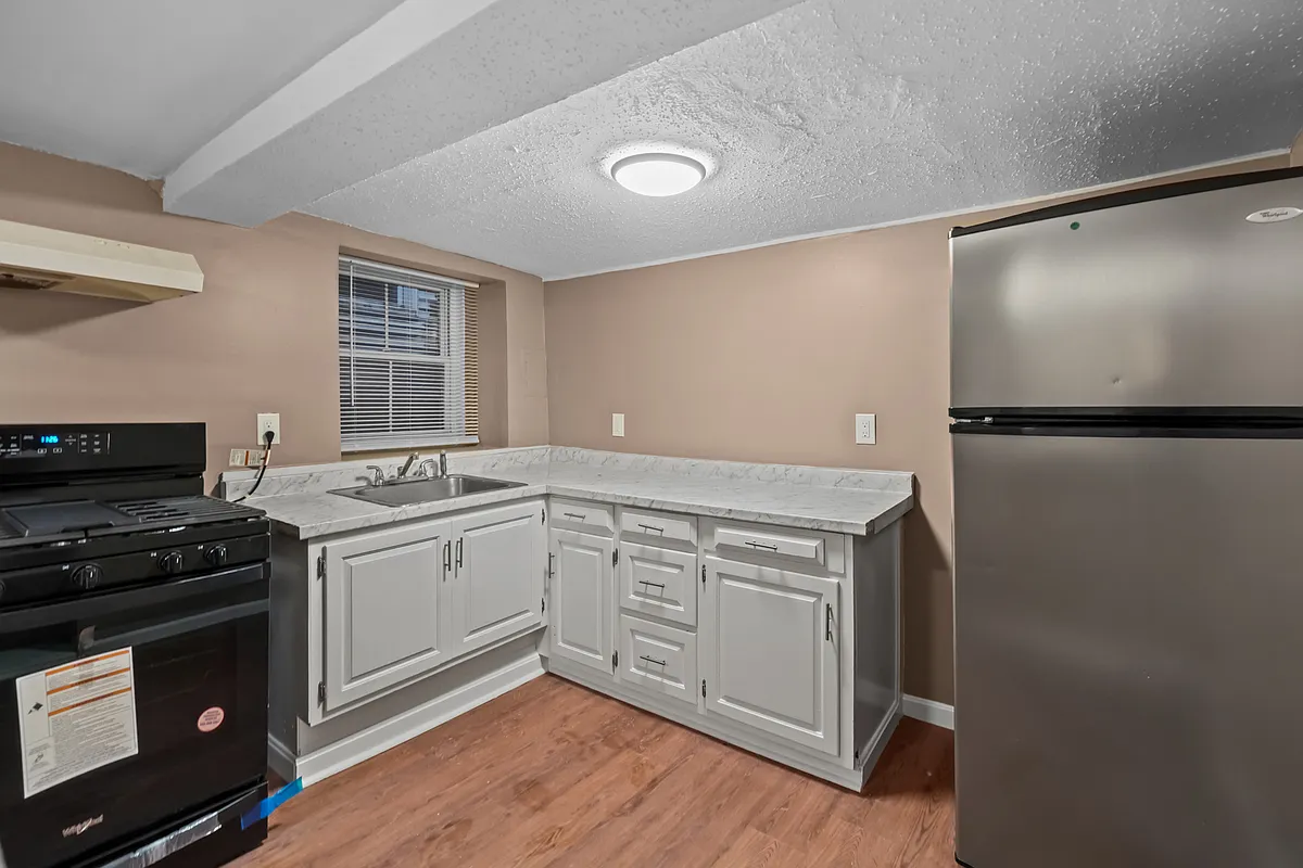 Building Photo - 752 Social St #3B