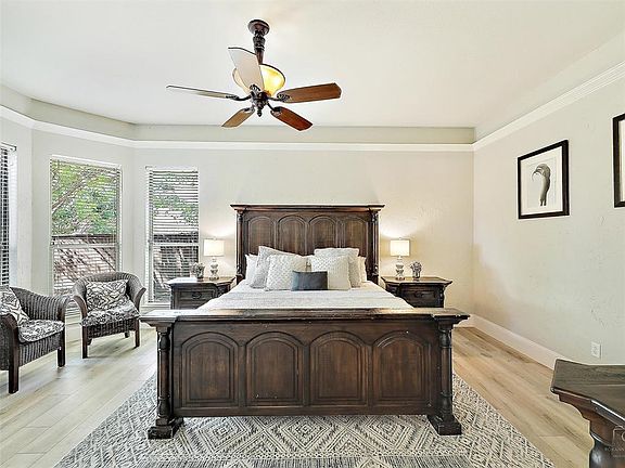 2nd image of 4304 Glenshire Ct