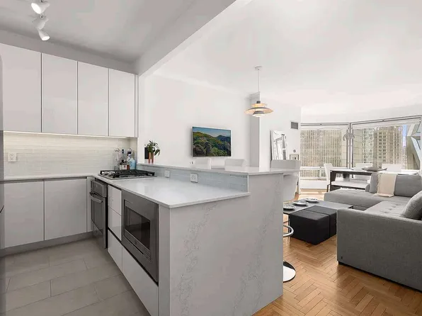 301 West 57th Street image 6 of 33