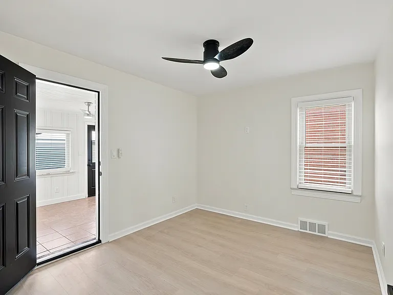 427 N Waverly St — Photo 20
